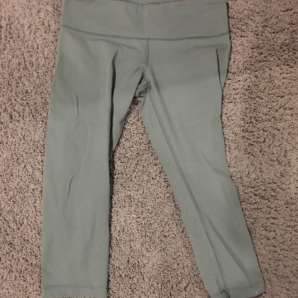 Green lulu lemon wonder under crop size 10